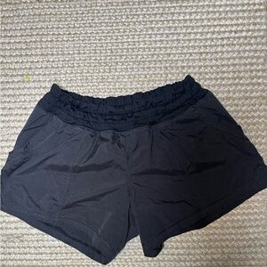 LULULEMON black mini running shorts with pockets size 4